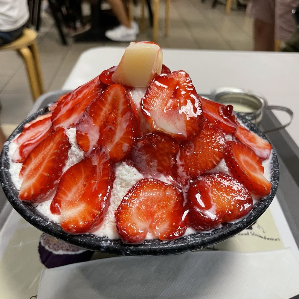 Snow Bowl - Strawberry Bingsoo, regular - Bubble Tea Near Me - Newark, California Snow Bowl - Strawberry Bingsoo, regular - Bubble Tea Near Me - Newark, California