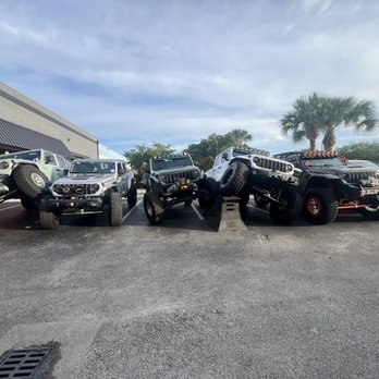 Tripping Animals Brewing - Jeep Gathering Day - Breweries Near Me - Doral, Florida Tripping Animals Brewing - Jeep Gathering Day - Breweries Near Me - Doral, Florida