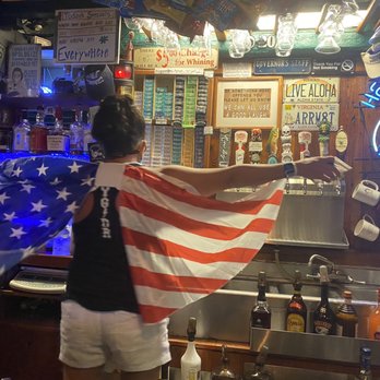 Hemingway's Bistro - Good times - Bars Near Me - Beaufort, South Carolina