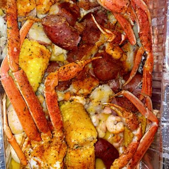 Spinners - Shrimp, Crab legs , potatoes, corns, sausag and eggs - Sports Bars Near Me - Austin, Texas