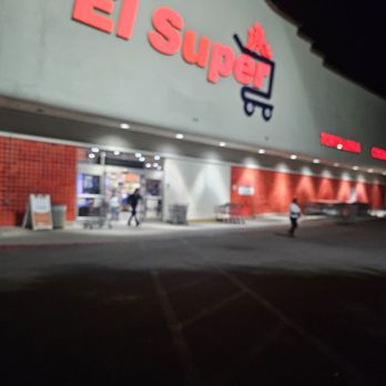 El Super - The front - Grocery Near Me - San Fernando, California