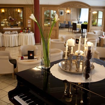Parkhotel Schönblick - Bar & Lobby im Parkhotel Schönblick - Specialty Food Near Me - Brunico, BZ Parkhotel Schönblick - Bar & Lobby im Parkhotel Schönblick - Specialty Food Near Me - Brunico, BZ