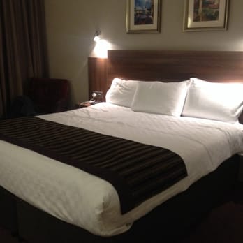 Leonardo Royal Hotel Birmingham - Super king bed in the Kingsize superior room. - Hotels Near Me - Birmingham, ABE Leonardo Royal Hotel Birmingham - Super king bed in the Kingsize superior room. - Hotels Near Me - Birmingham, ABE