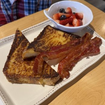 Kitchen Social - Kids French toast - Cocktail Bars Near Me - Beachwood, Ohio