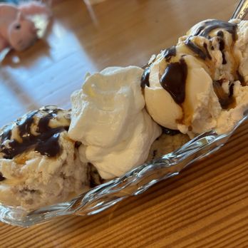 Sweet Mercantile - The Hot Mess - Ice Cream & Frozen Yogurt Near Me - Cedar Rapids, Iowa