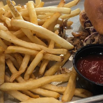 BackYard Murphy - Pulled pork w/ fries - Barbeque Near Me - Murphy, Texas