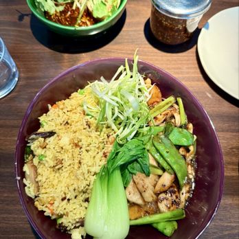 Beautiful South - Ginger General Tso's Chicken Lunch Combo w/ fried rice - Chinese Near Me - Charleston, South Carolina Beautiful South - Ginger General Tso's Chicken Lunch Combo w/ fried rice - Chinese Near Me - Charleston, South Carolina