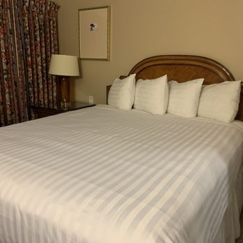 Butterfly Grove Inn - King sized bed. - Hotels Near Me - Pacific Grove, California