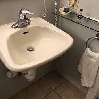 Minerals Hotel - Look at what you get for $300+ a night! Hardly a place to put your toothbrush. - Hotels Near Me - Vernon, New Jersey