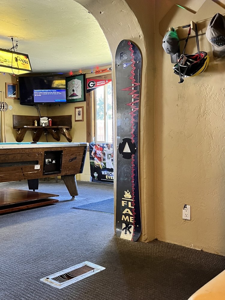 Lefty's Bar & Grill 