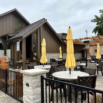 Bill's Pizza & Pub - Outside patio - Pizza Near Me - Mundelein, Illinois Bill's Pizza & Pub - Outside patio - Pizza Near Me - Mundelein, Illinois