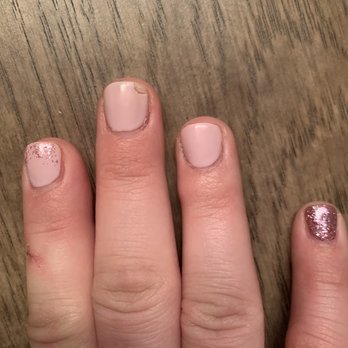 Magic Nails Oakbrook Terrace - Chipped nails - Nail Salons Near Me - Oakbrook Terrace, Illinois