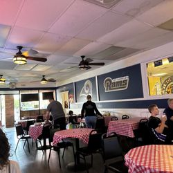 Vincenzo's Pizza Newhall - The dining room!