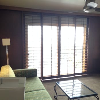 Humphreys Half Moon Inn - Super-clean furnishings and comfy couch with an in-room fridge and flat-screen. That coupled w/ a great balcony/lanai = awesome! - San Diego, CA
