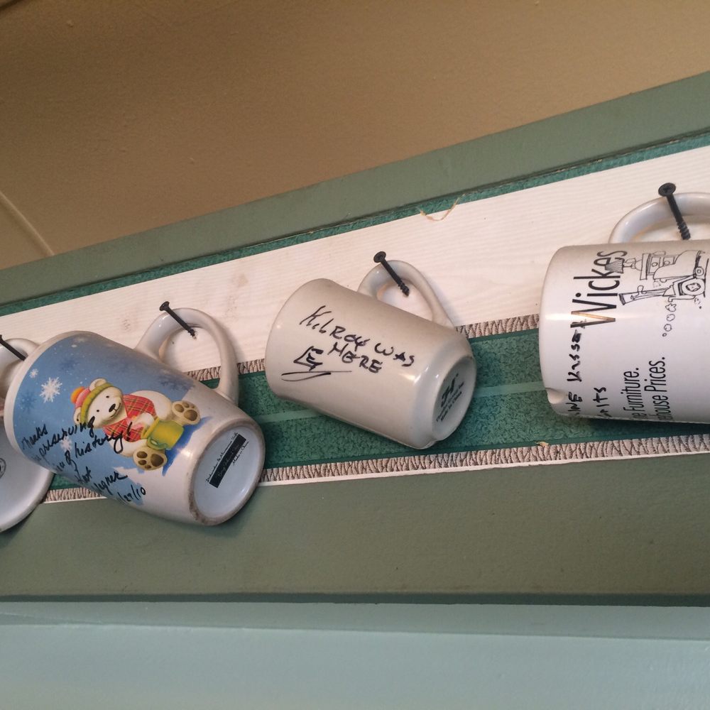 Mel's Diner - Coffee mugs lining wall - Diners Near Me - Phoenix, Arizona