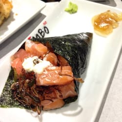 Kimbo Temaki - Temaki de salmão com alho poró