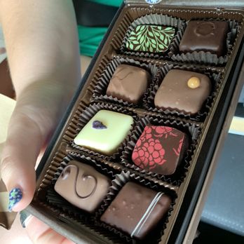 Gearharts Fine Chocolates - a box of chocolates - Chocolatiers & Shops Near Me - Charlottesville, Virginia