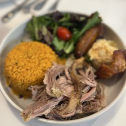 Cocotazo - Arroz con gandules peril maduros green salad and potato salad