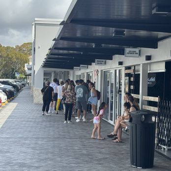 H&H Bagels - Line outside at 11:30am on a Saturday - Coffee & Tea Near Me - Pinecrest, Florida