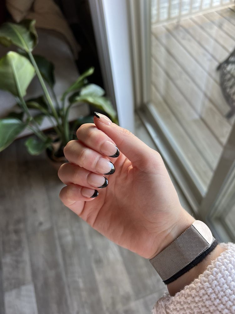 TLC Nails & Spas Logo