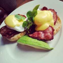 Watercress Restaurant and Cafe - Eggs benedict with bacon and avocado (and watercress)