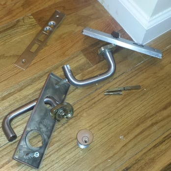 All Star Locksmith - THIS IS THE TERRIBLE CONDITION THE "LOCKSMTIH" CHRIS LEFT MY DOOR. THANKS ALOT ALL STAR LOCKSMITH - Keys & Locksmiths Near Me - Brooklyn, New York