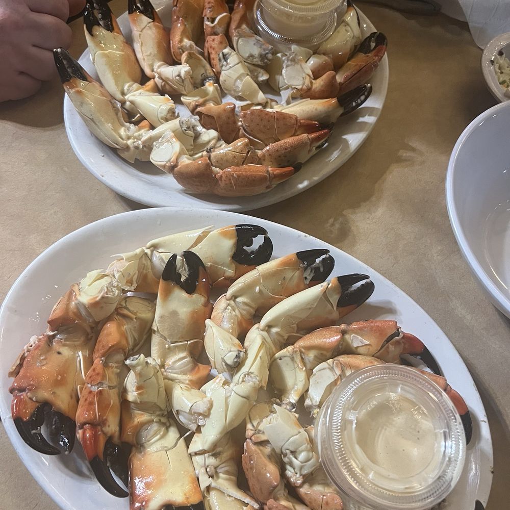 Catfish Deweys - All you can eat medium stone crabs - Seafood Near Me - Oakland Park, Florida Catfish Deweys - All you can eat medium stone crabs - Seafood Near Me - Oakland Park, Florida