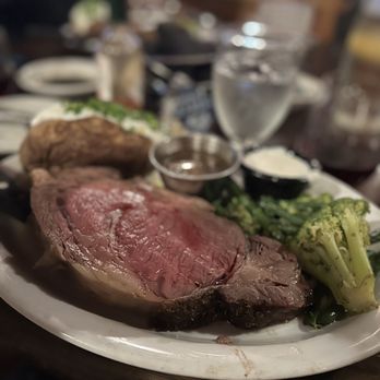 Eproson House - Prime rib 16 oz - Steakhouses Near Me - Twain Harte, California