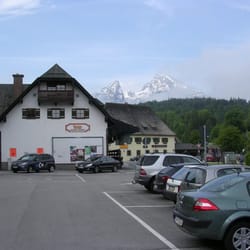 T.I.S. Touristik- Informations - The Tourist Center is the yellow-ish building to the right...