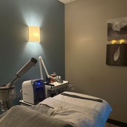 Hand & Stone Massage and Facial Spa
