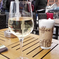 Cocos Macciato (3,90€), Weinschorle (3,10€)