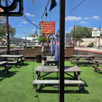 Maui's on Main - Outdoor patio dining - Burgers Near Me - San Antonio, Texas Maui's on Main - Outdoor patio dining - Burgers Near Me - San Antonio, Texas