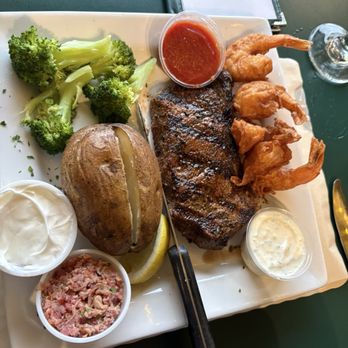 Salmon House Restauraunt - Seafood Near Me - Quinault, Washington