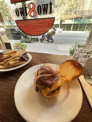 two8two Bar & Burger by null