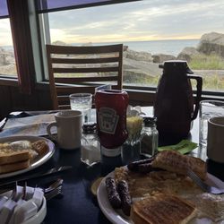 Water's Edge Restaurant - Breakfast and view