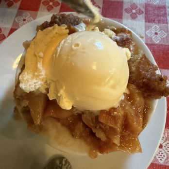 Cahill's Market - Peach cobbler - Salad Near Me - Bluffton, South Carolina