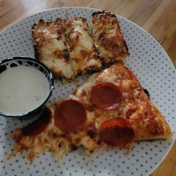 Uncle Andy's Pizza - Pepperoni slice with cheese bread