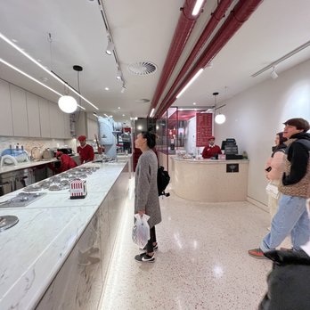 Santini Chiado - Clean modern - Desserts Near Me - Lisbon, 11