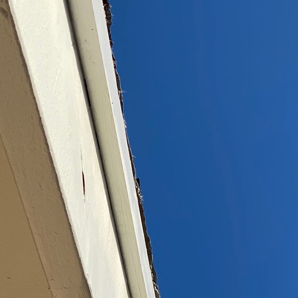 Qshark Moving - Roof damage - Movers Near Me - Irvine, California Qshark Moving - Roof damage - Movers Near Me - Irvine, California