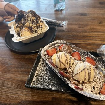 Shake No Eight - Fettuccine Crêpe Sundaes and Brownie Obsession Sundae - Coffee & Tea Near Me - Columbus, Ohio
