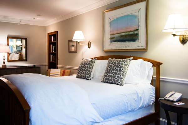 Four Columns Inn & 1832 Tavern by null