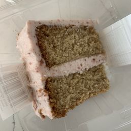 Vanilla cake with raspberry frosting