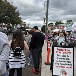 Apple Harvest Festival - The line its crazy