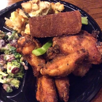 Moe's Original BBQ - Dry Rub Wings - Broccoli Salad - Squash / Zucchini Casserole - Jalapeño Cornbread - Barbeque Near Me - Daphne, Alabama