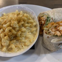 Mac and cheese w/buffalo chicken wrap
