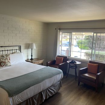 Back Bay Inn - Dog friendly King Size Bed - Hotels Near Me - Los Osos, California