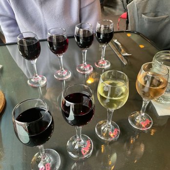 Barrique Wine & Brew Bar - Wine flight - Wine Bars Near Me - Lake Geneva, Wisconsin