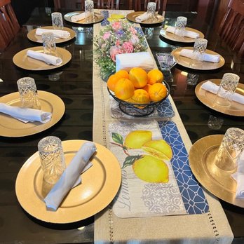 Merlot House - Breakfast table - Hotels Near Me - Napa, California Merlot House - Breakfast table - Hotels Near Me - Napa, California