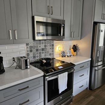 IND Construction - Kitchen. The back splash came out great. My idea, of course. - General Contractors Near Me - Encino, California IND Construction - Kitchen. The back splash came out great. My idea, of course. - General Contractors Near Me - Encino, California