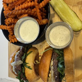 Sonder - The girlfriend burger with sweet potatoe fries and ranch/ horse radish - American Near Me - Bakersfield, California